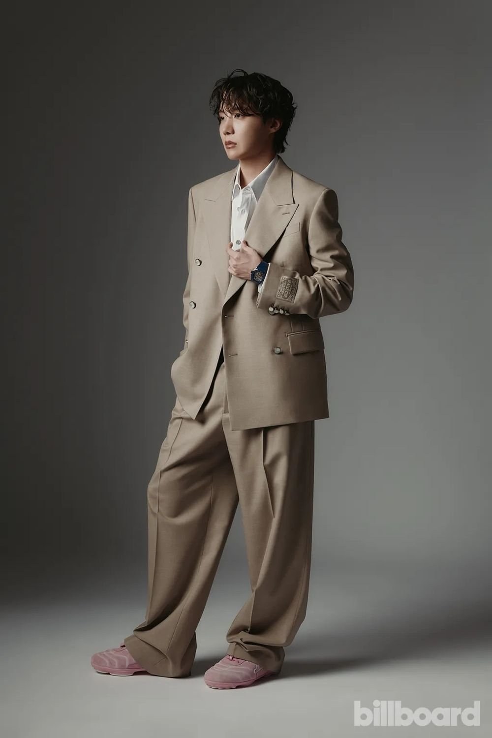 J-HOPE、米「ビルボードマガジン」5月号の表紙に登場！ | USENの